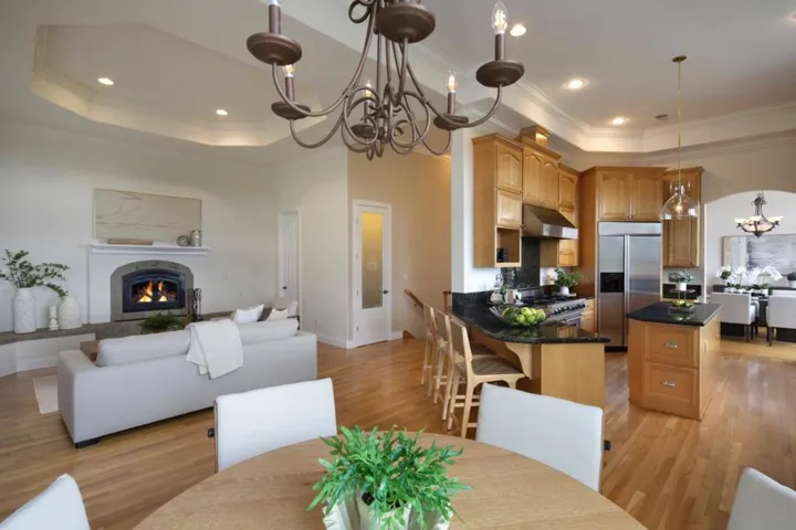 16060 Cerro Vista Drive, Los Gatos, California 95032