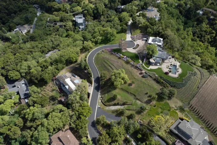 16060 Cerro Vista Drive, Los Gatos, California 95032