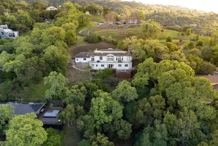 16060 Cerro Vista Drive, Los Gatos, California 95032
