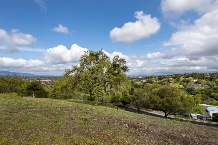 16060 Cerro Vista Drive, Los Gatos, California 95032