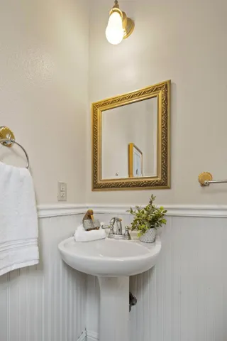 16060 Cerro Vista Drive, Los Gatos, California 95032