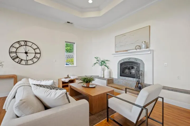 16060 Cerro Vista Drive, Los Gatos, California 95032