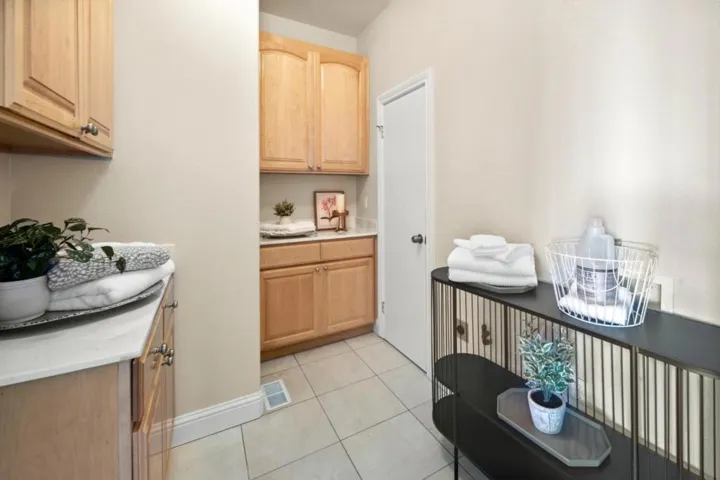 16060 Cerro Vista Drive, Los Gatos, California 95032