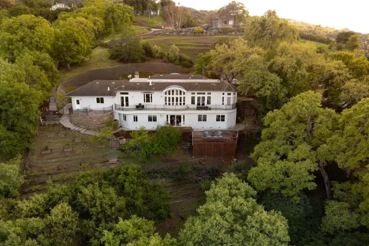 16060 Cerro Vista Drive, Los Gatos, California 95032