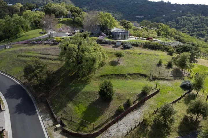 16060 Cerro Vista Drive, Los Gatos, California 95032