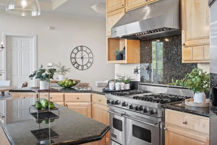 16060 Cerro Vista Drive, Los Gatos, California 95032