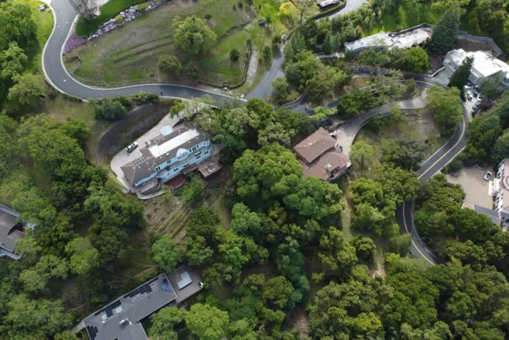 16060 Cerro Vista Drive, Los Gatos, California 95032