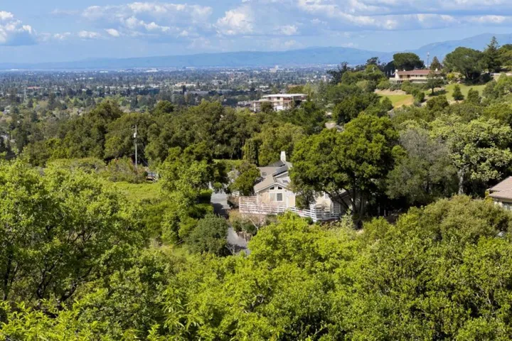 16060 Cerro Vista Drive, Los Gatos, California 95032