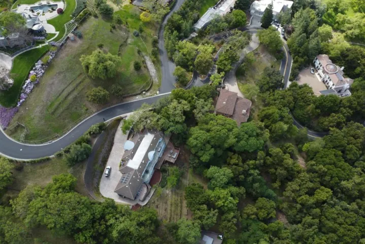 16060 Cerro Vista Drive, Los Gatos, California 95032