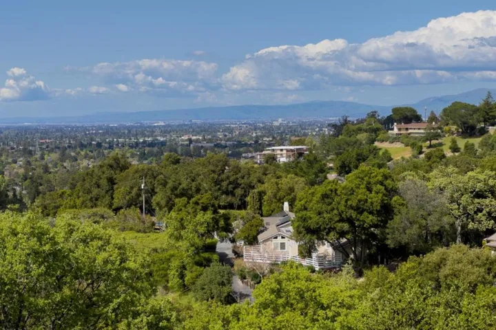 16060 Cerro Vista Drive, Los Gatos, California 95032