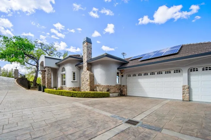 16060 Cerro Vista Drive, Los Gatos, California 95032