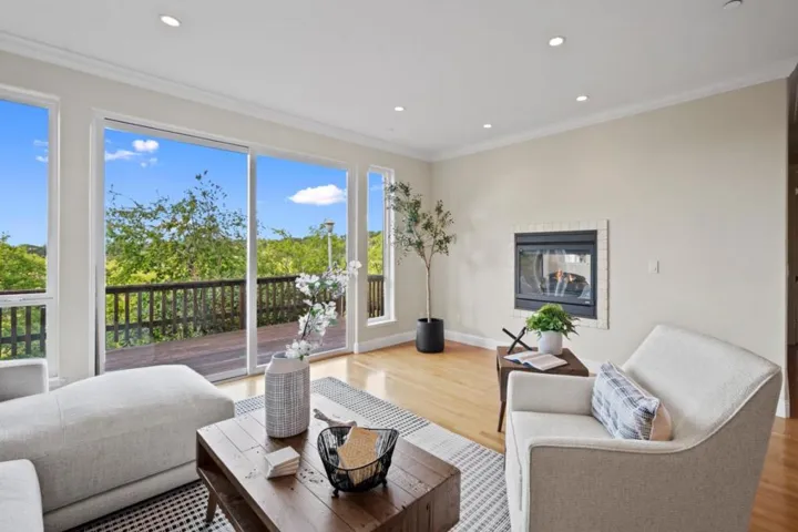 16060 Cerro Vista Drive, Los Gatos, California 95032