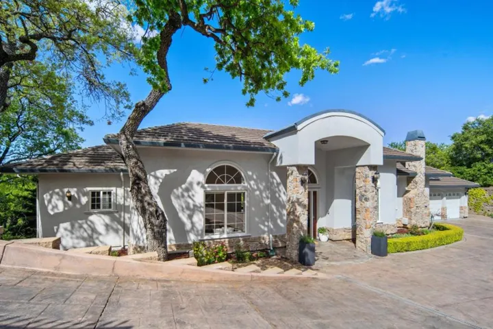 16060 Cerro Vista Drive, Los Gatos, California 95032