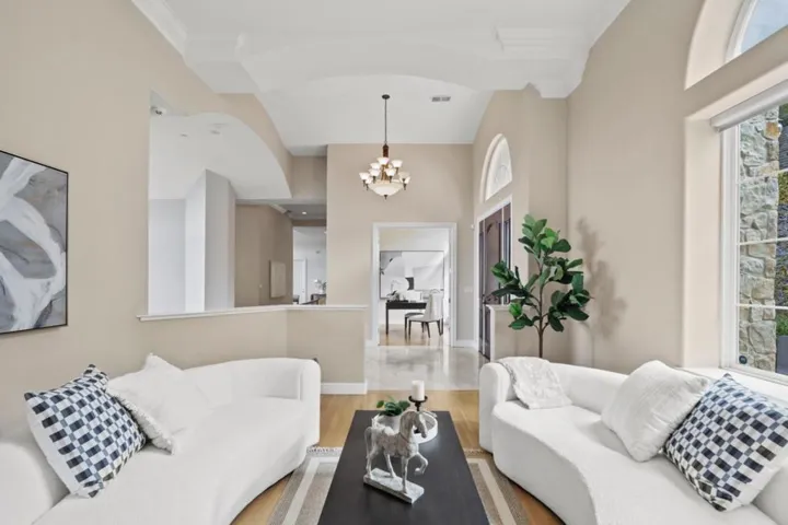 16060 Cerro Vista Drive, Los Gatos, California 95032