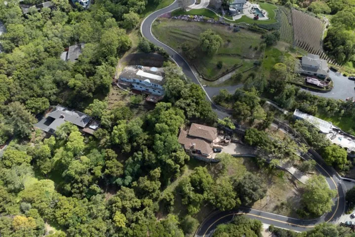 16060 Cerro Vista Drive, Los Gatos, California 95032