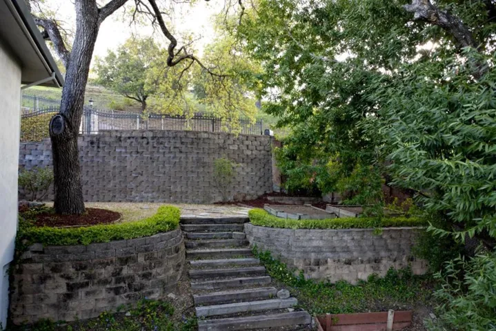 16060 Cerro Vista Drive, Los Gatos, California 95032