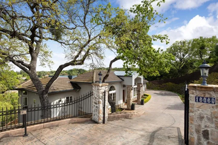 16060 Cerro Vista Drive, Los Gatos, California 95032