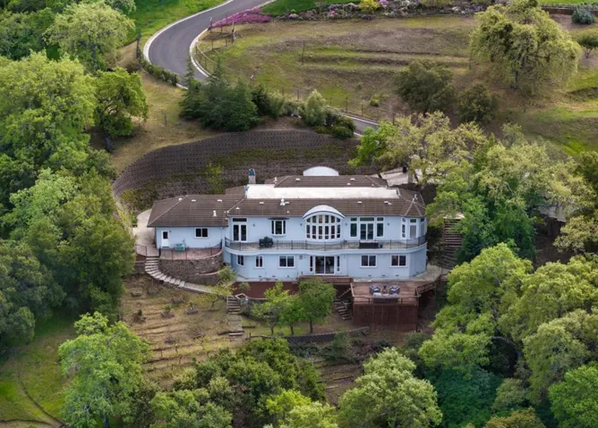 16060 Cerro Vista Drive, Los Gatos, California 95032