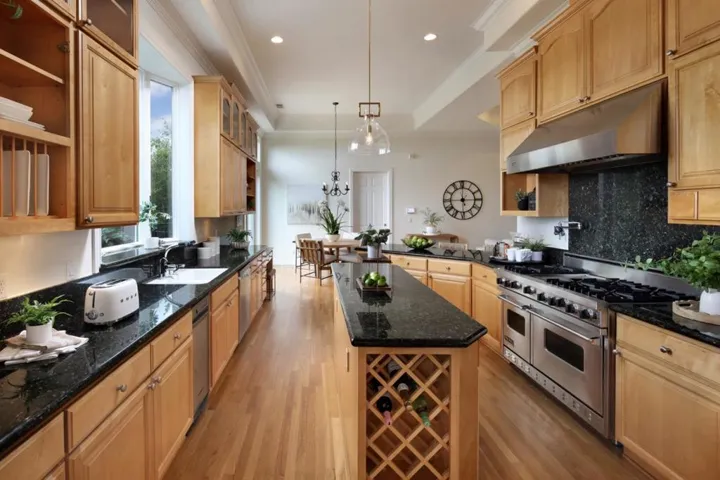 16060 Cerro Vista Drive, Los Gatos, California 95032
