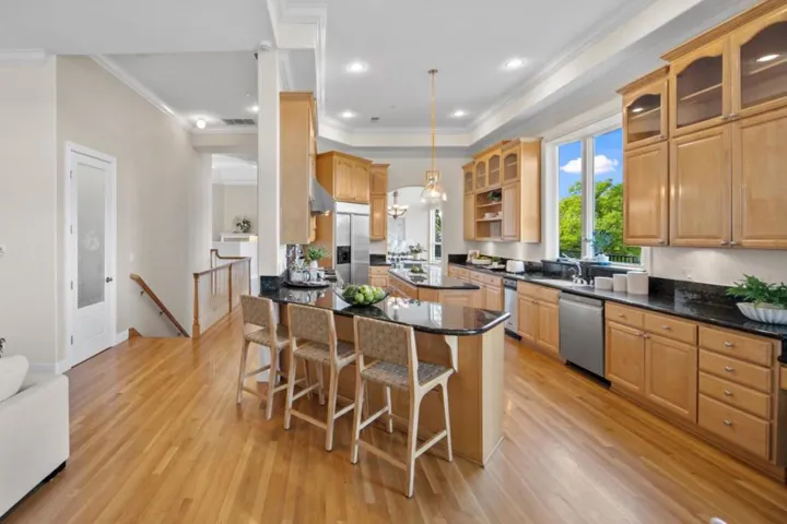 16060 Cerro Vista Drive, Los Gatos, California 95032