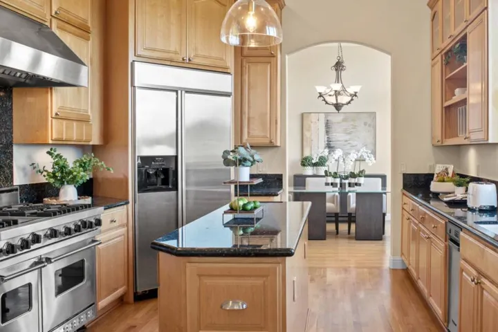 16060 Cerro Vista Drive, Los Gatos, California 95032