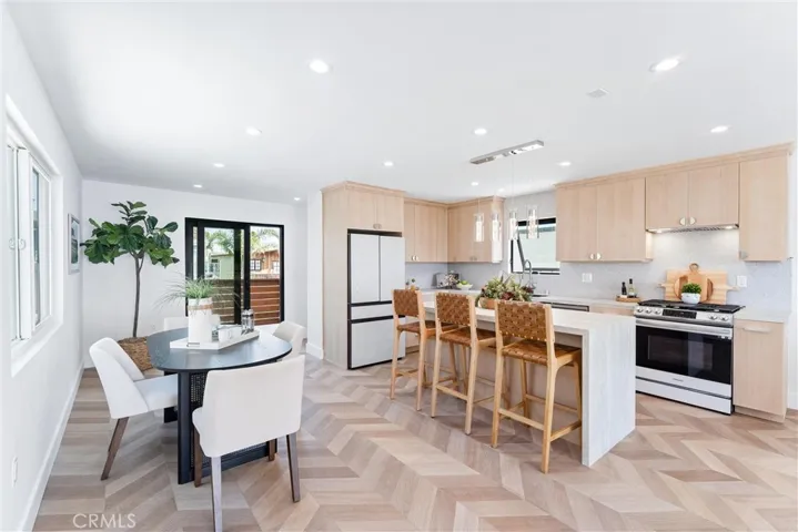 869 Santa Ana Street, Laguna Beach, California 92651