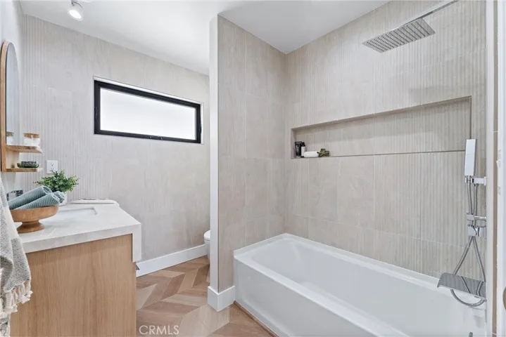 869 Santa Ana Street, Laguna Beach, California 92651