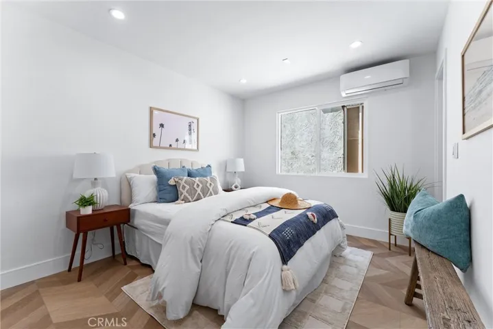 869 Santa Ana Street, Laguna Beach, California 92651