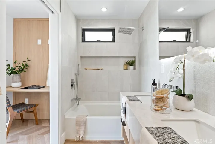 869 Santa Ana Street, Laguna Beach, California 92651