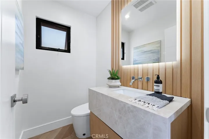 869 Santa Ana Street, Laguna Beach, California 92651