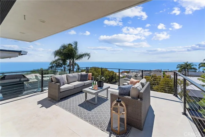 869 Santa Ana Street, Laguna Beach, California 92651