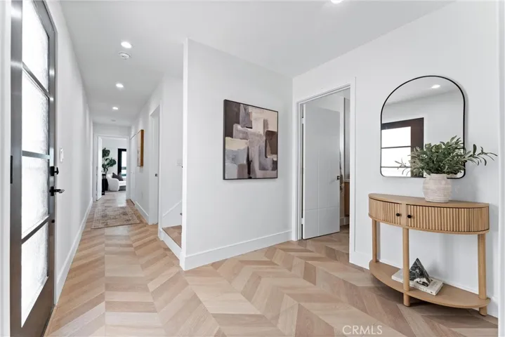 869 Santa Ana Street, Laguna Beach, California 92651