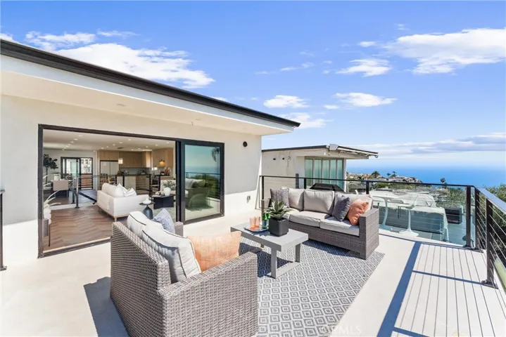 869 Santa Ana Street, Laguna Beach, California 92651