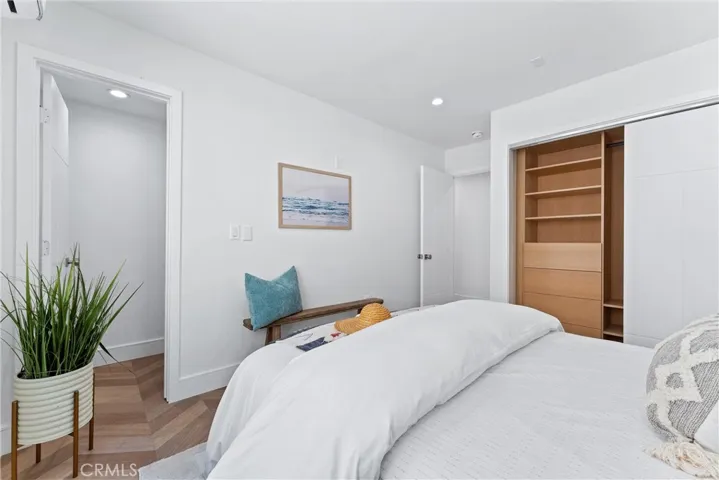 869 Santa Ana Street, Laguna Beach, California 92651