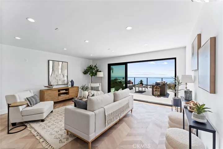 869 Santa Ana Street, Laguna Beach, California 92651