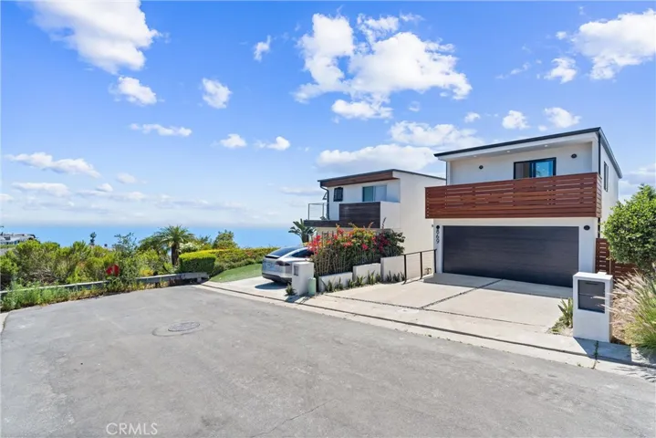 869 Santa Ana Street, Laguna Beach, California 92651