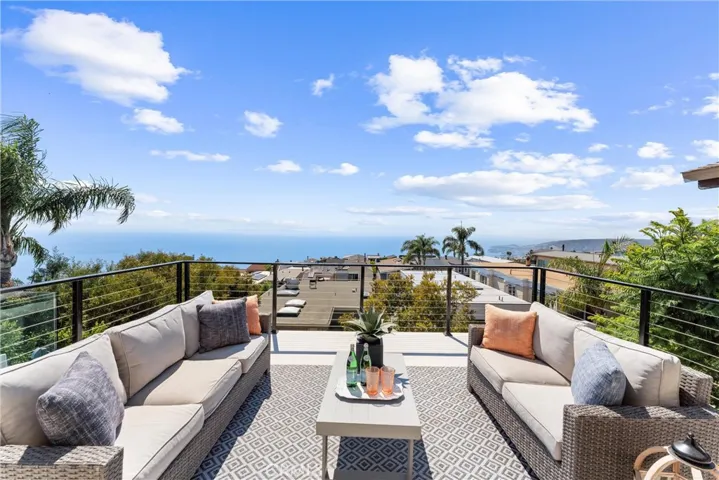 869 Santa Ana Street, Laguna Beach, California 92651