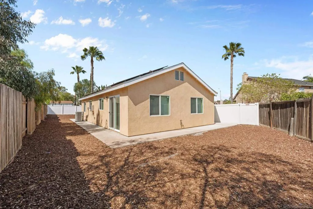 15765 Cayman Circle, Moreno Valley, California 92551 home-pic-7