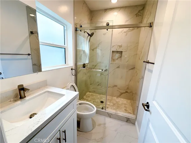 Main bedroom bath
