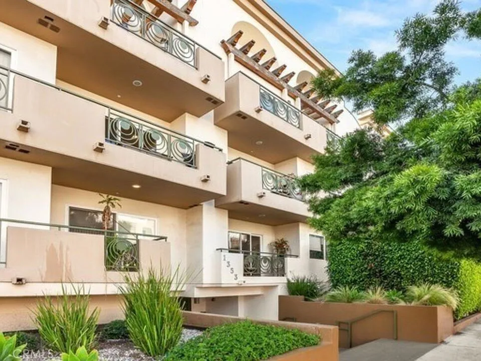 1353 N Fuller Avenue 103, Los Angeles, California 90046 home-pic-19