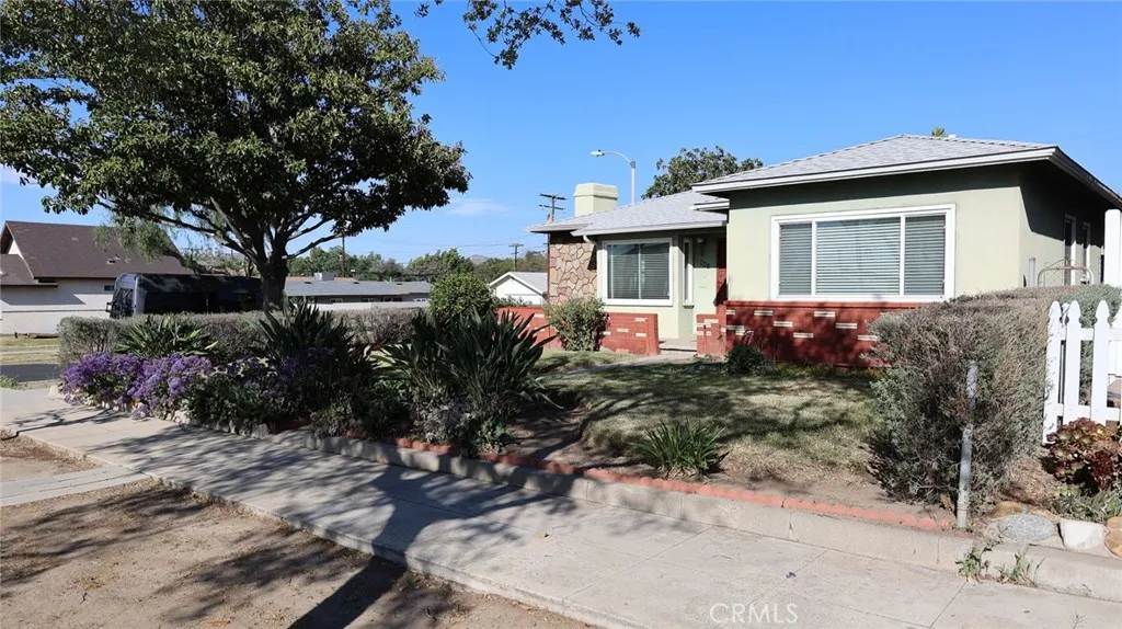 501 S Victoria Avenue, Corona, California 92879 home-pic-1