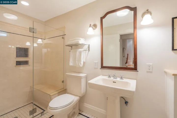 240 Monte Vista Ave, Oakland, California 94611