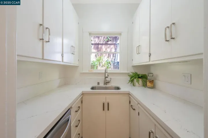 240 Monte Vista Ave, Oakland, California 94611