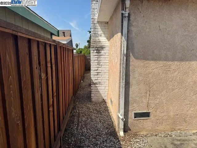 178 Hermes Ct, Hayward, California 94544-2835
