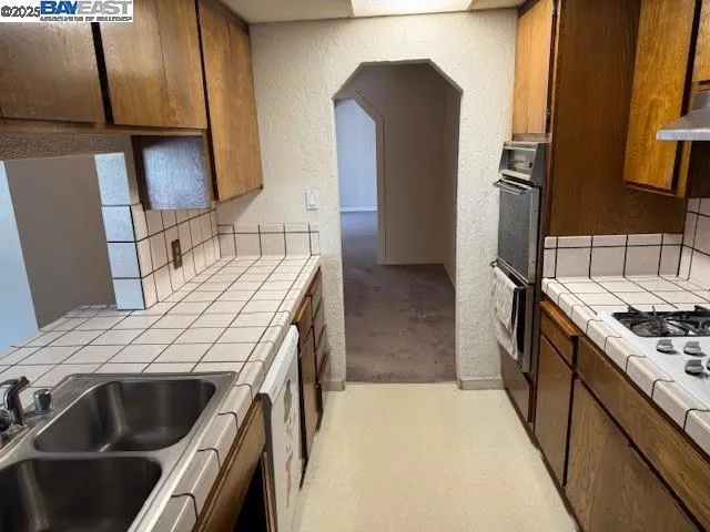 178 Hermes Ct, Hayward, California 94544-2835