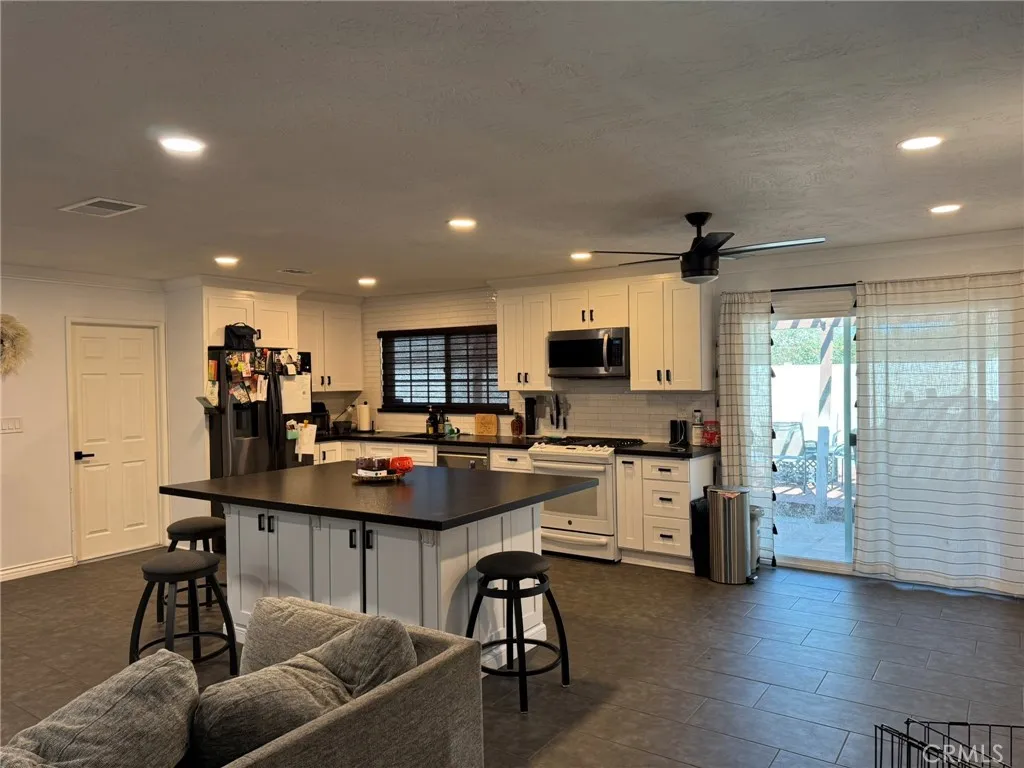 13771 Wawona Road, Apple Valley, California 92307 home-pic-3
