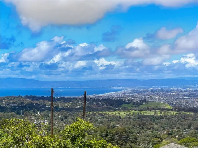 19 Surrey Lane, Rancho Palos Verdes, California 90275