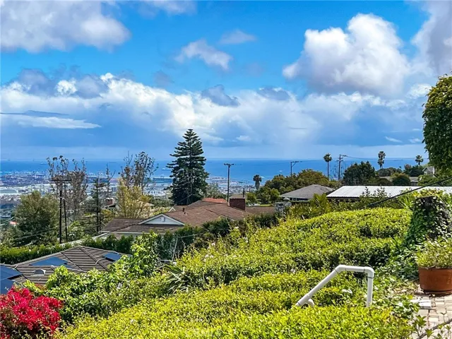 19 Surrey Lane, Rancho Palos Verdes, California 90275