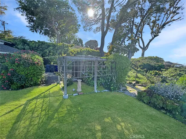 19 Surrey Lane, Rancho Palos Verdes, California 90275