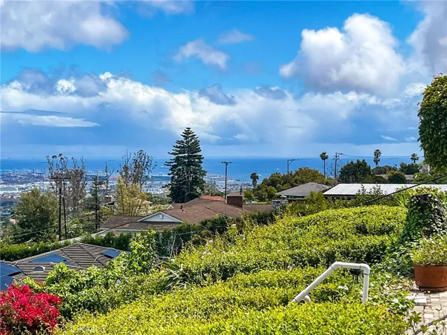 19 Surrey Lane, Rancho Palos Verdes, California 90275